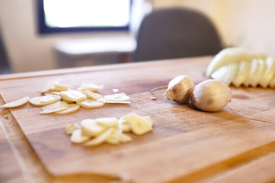 Garlics in a wooden cutting board waiting to be cooked