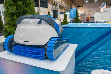 Crawler robot for cleaning pools.
