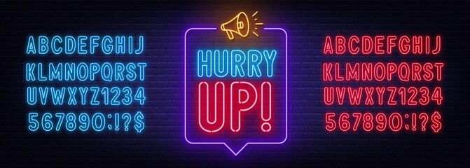 Naklejka premium Neon sign hurry up in the speech bubble on brick wall background.