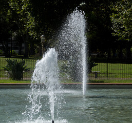 Naklejka premium Dancing water in the park