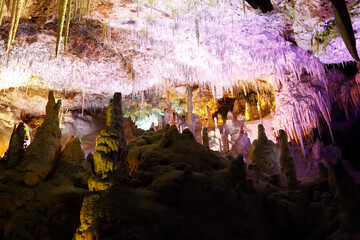 Eingang zu den Tropfsteinhöhlen Coves dels Hams in Manacor. Mallorca, Spanien, Europa   -- ...