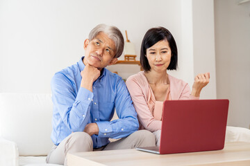 日本人　シニア夫婦　ポートレート