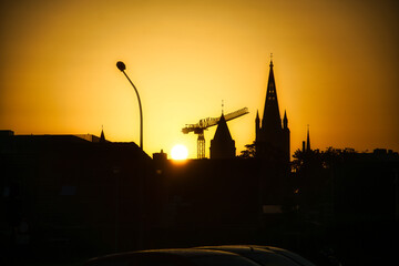 sunrise silhoutte skyline