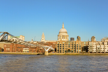 Fototapeta na wymiar St Paul Cathedral over the Thames