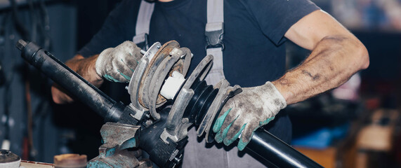 replacement of the car suspension shock absorber, spring tie puller.