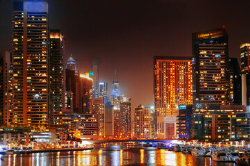Fototapeta na wymiar Stunning view of Dubai Marina at night