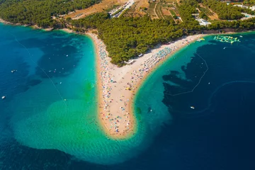 Photo sur Plexiglas Plage de la Corne d'Or, Brac, Croatie Scène aérienne de la plage de Zlatni rat sur l& 39 île de Brač, Croatie