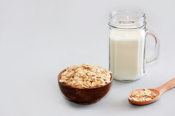 white milk kefir in a glass mug and dry dietary oat flakes