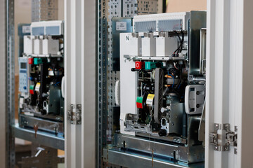 Electrical circuit breaker current 2000 amps internal components
