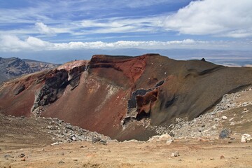 View of the Red Crater 1,868 meters high volcano. Tongariro National Park. New Zealand. - obrazy, fototapety, plakaty
