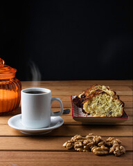 Café, budín con nueces caseras