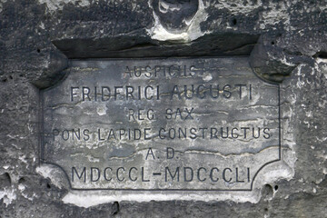Inschrift zum Brückenbau von 1850/51 am Neurathener Felsentor  an der Bastei in Sachsen
