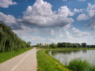 Fototapeta na wymiar bike path by the lake