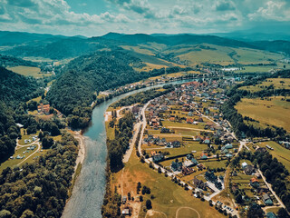 Beautiful aerial panoramic view of the Pieniny National Park, Poland in sunny day. Sokolica and Trzy Korony - English: Three Crowns (the summit of the Three Crowns Massif) and Dunajec river © udmurd