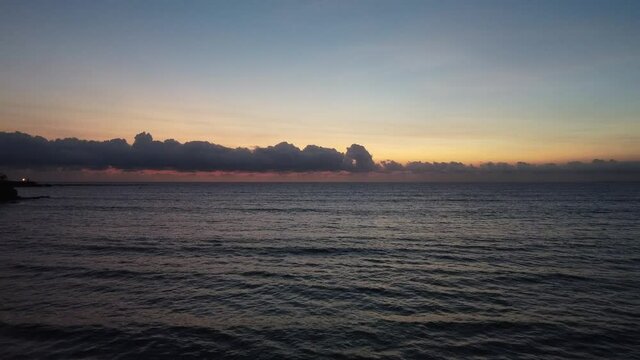 Atardecer en el mar, en playa mexicana
