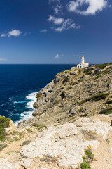 Fototapeta na wymiar Leuchtturm von Capdepera auf Mallorca an der östlichsten Spitze der Insel