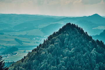 Beautiful aerial panoramic view of the Pieniny National Park, Poland in sunny day from Trzy Korony - English: Three Crowns (the summit of the Three Crowns Massif) © udmurd