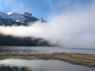 Fototapeta na wymiar lago y nube