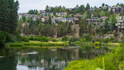 Fototapeta na wymiar Deschutes River and luxury homes in Bend Oregon 