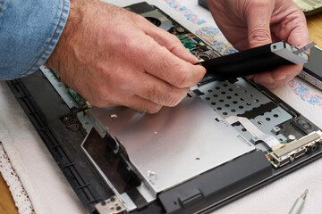 Laptop repair. SSD mounting disk.