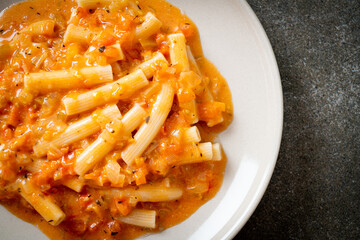 rigatoni penne pasta creamy tomato