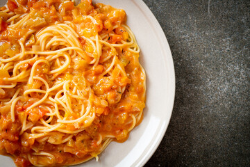 spaghetti pasta with creamy tomato sauce