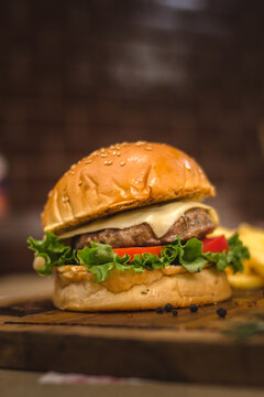 Aperitiva hamburguesa de carne con queso