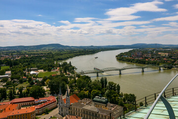 Blick vom Turm der Kathedrale auf das Donauknie bei Esztergom