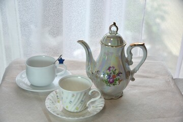 毎朝使用しているティーポットとカップ