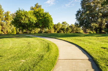 A path winds through the arboretum of Davis, California