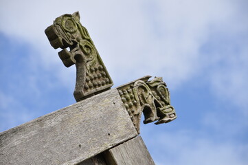 Giebelschmuck an Dachbalken von Wikingerhaus