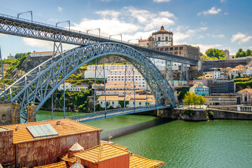 Obraz premium Beautiful Dom Luis I bridge over Douro river in Porto, Portugal