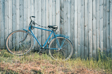 Fototapeta na wymiar Old bicycle on a wooden fence