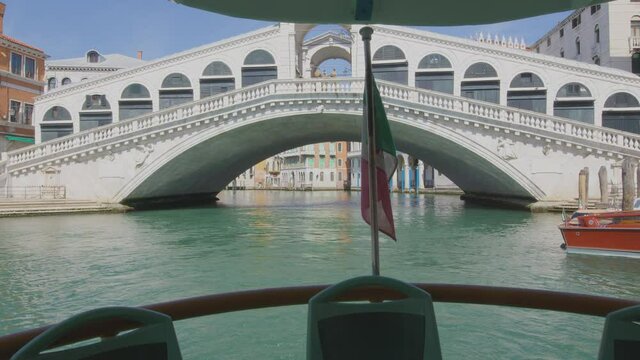 During the lockdown, the rialto bridge was controlled by the military so that no one would stop creating a crowd or gathering. Seen from the stern of the vaporetto, with the outdoor rear seating.