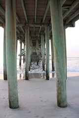 Obraz premium Wooden beach pier over ocean
