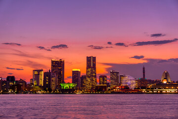 Fototapeta premium 横浜風景 2021 夏 みなとみらい マジックアワー