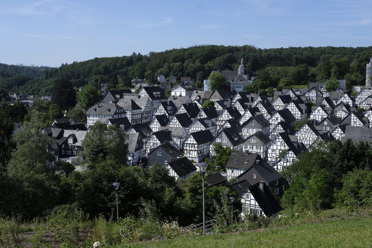 Freudenberg im Siegerland mit dem Alten Flecken in einer Bauweise aus hölzernem Fachwerk und mit Schiefer auf Dächern und an den Fassaden