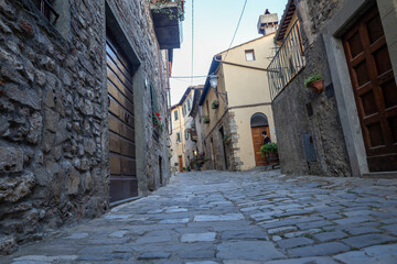 Fototapeta na wymiar wunderschöne altstadt in der Toskana mit tollen kleinen gassen und mauern
