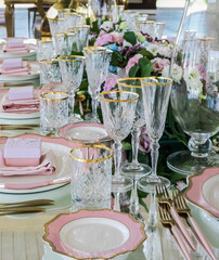 Tavola imbandita da wedding planner