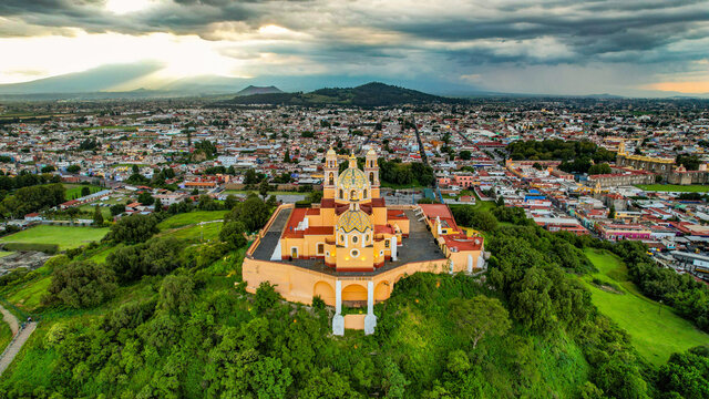 Kirche Cholula, Pyramide