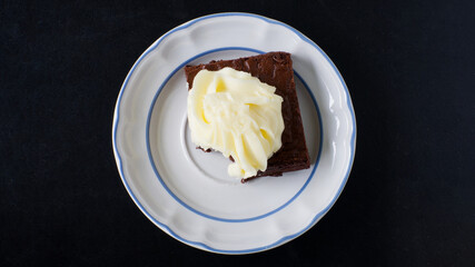 vanilla cream with chocolate