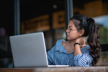 office syndrome muscle pain sitting in front of the computer for a long time