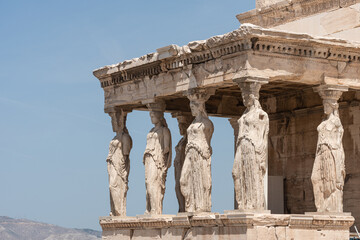 Obraz premium Caryatids of the Temple of Erechtheion, in the Acropolis of Athens, Greece