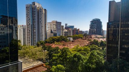 Obraz premium Aerial view of Av. Paulista in São Paulo, SP. Main avenue of the capital. Sunday day, without cars, with people walking on the street
