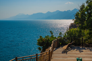 Obraz premium ANTALYA, TURKEY: Beautiful sunny public city Ataturk Park in Antalya.