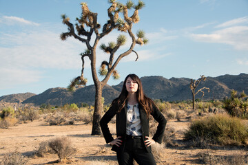 Naklejka premium Business woman in the desert. 