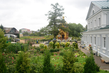 Naklejka premium DIVEEVO, RUSSIA - JULY 29, 2021: Holy Trinity Saint Seraphim-Diveyevo Monastery