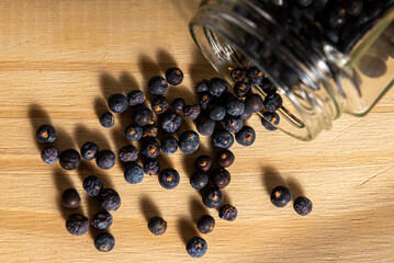 Sabores de ginebra, ingredientes botánicos para el proceso de destilería de ginebra, Enebro,...