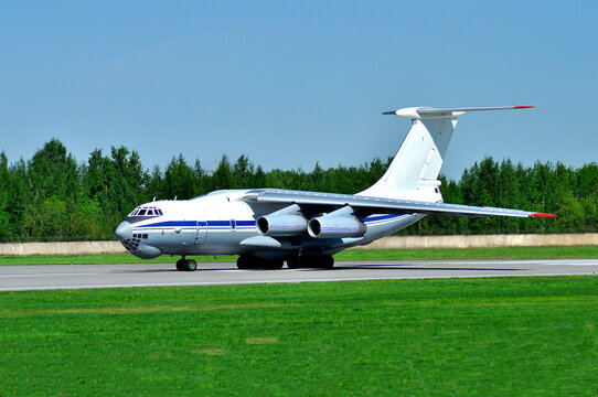 The plane is on the runway. IL-76 .