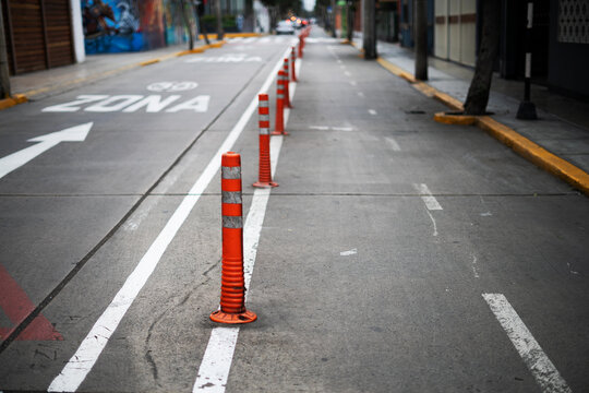 Parkhaus, parqueo, estacionamiento.